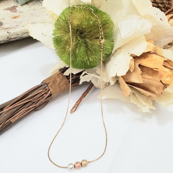 Jewelry - LOVELY NECKLACE